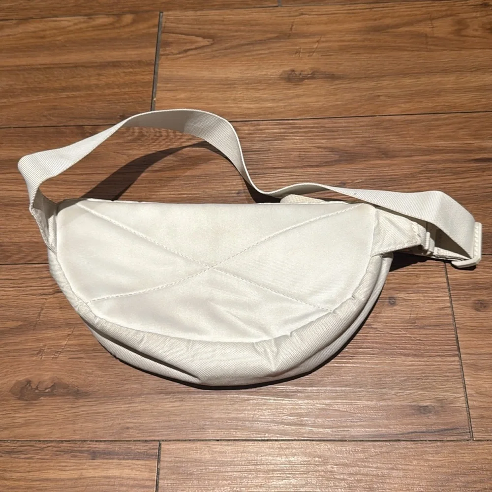 Under Armour Fanny Pack - Picture 2 of 4